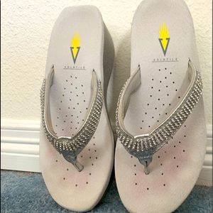 Size 7 sparkling rhinestone volatile flip flops!